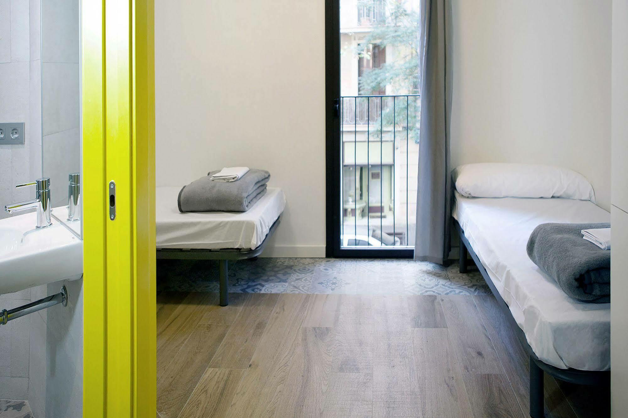 Meeting Point Hostels Barcelona Exteriör bild